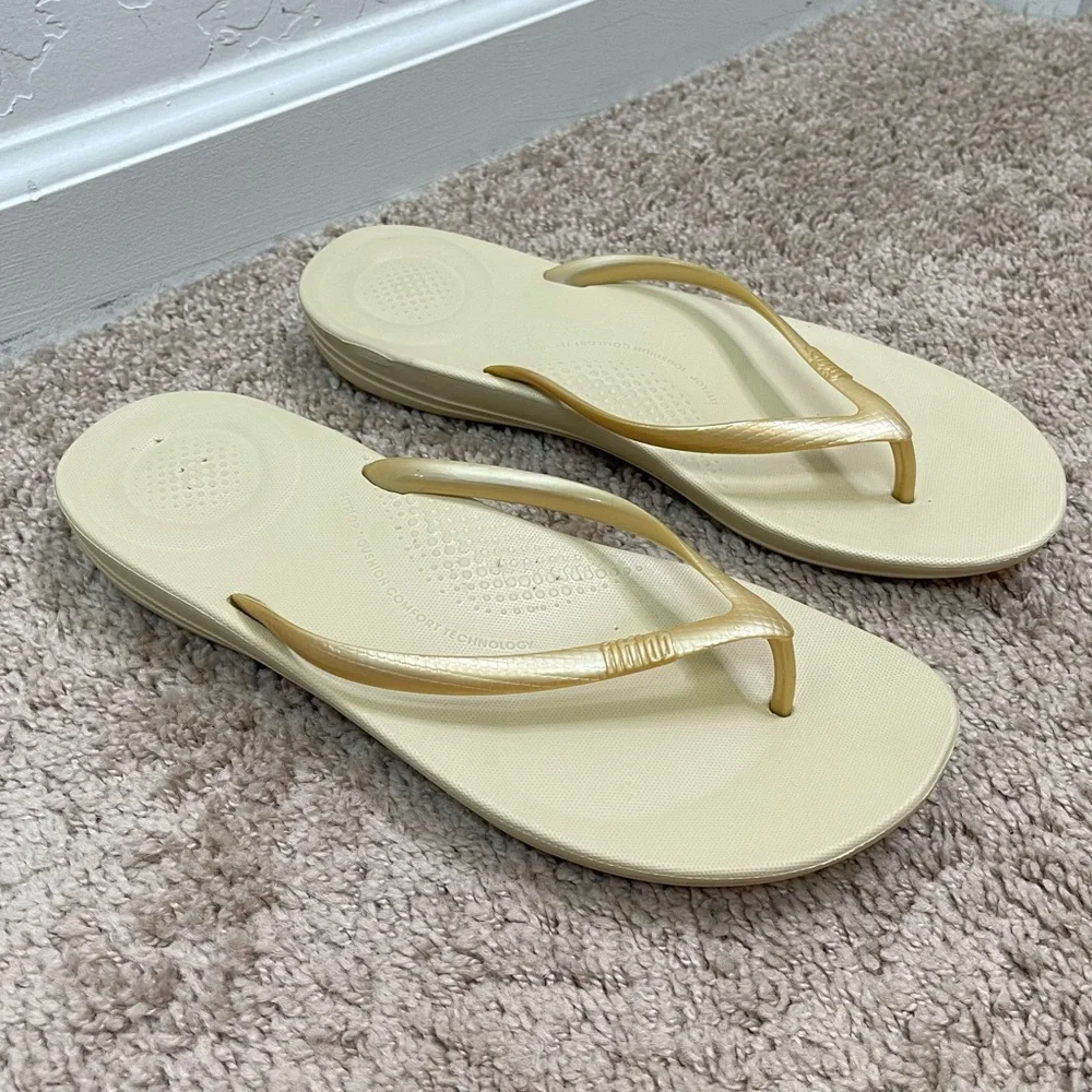 FitFlop iQushion Ergonomic Women’s Lightweight Gold Flip-Flops Sandals Size 9 - Picture 2 of 12